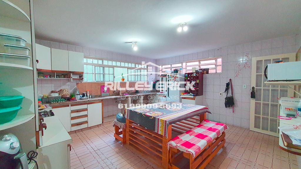 Casa à venda com 6 quartos, 320m² - Foto 7