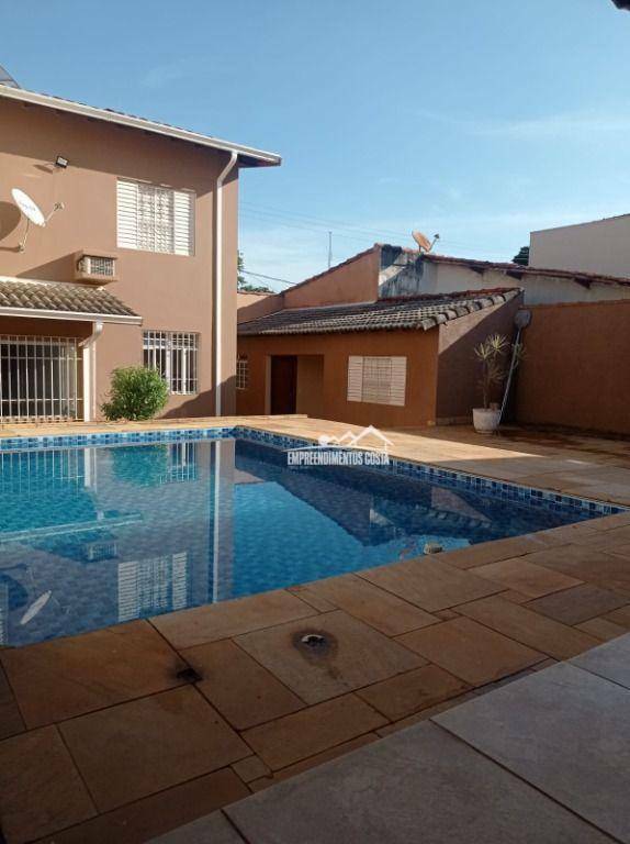 Casa à venda e aluguel com 3 quartos, 154m² - Foto 3