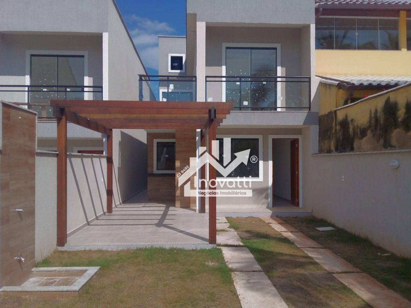 Casa à venda com 3 quartos, 100m² - Foto 1