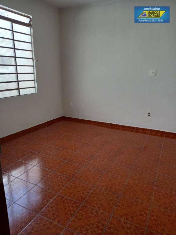 Casa à venda com 2 quartos, 175m² - Foto 3