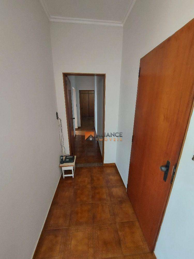 Casa à venda com 3 quartos, 226m² - Foto 16