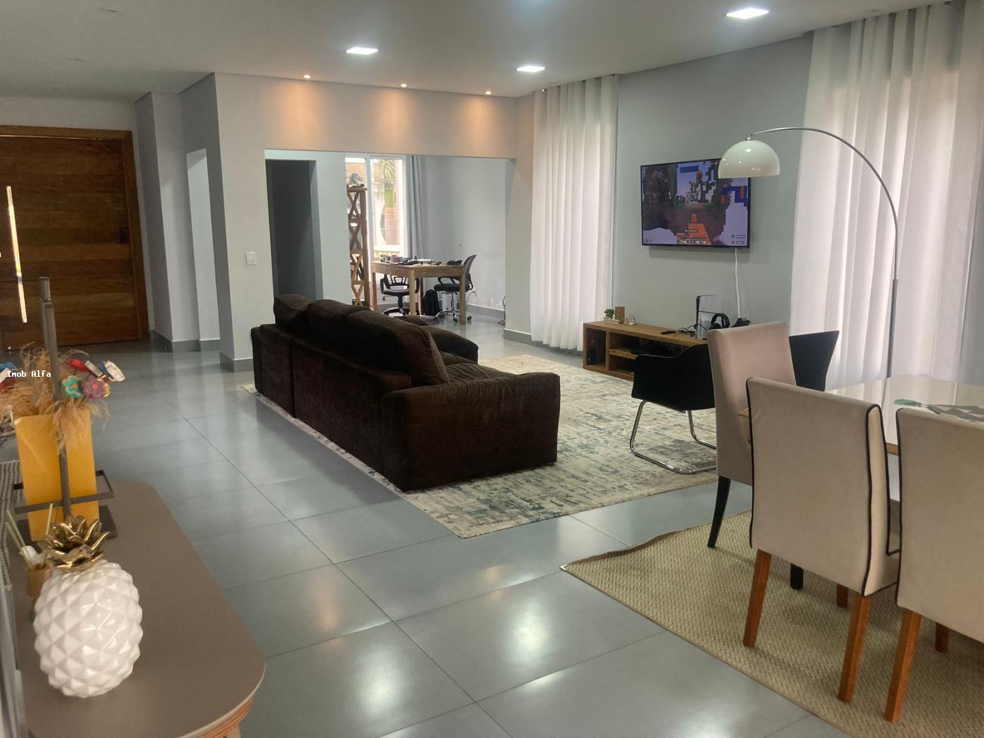 Casa à venda com 4 quartos, 346m² - Foto 1