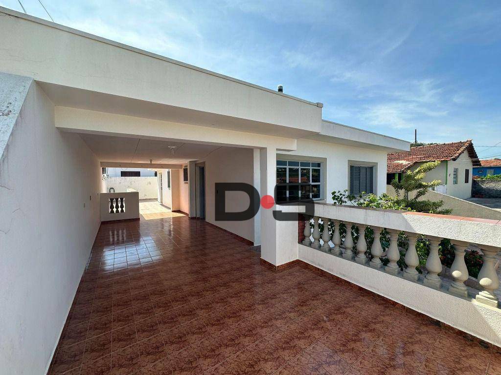 Casa à venda com 4 quartos, 285m² - Foto 2