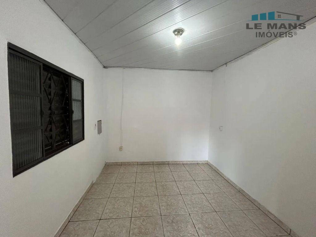 Casa para alugar com 2 quartos, 40m² - Foto 6