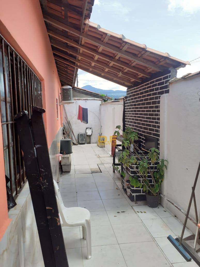 Casa à venda com 3 quartos, 150m² - Foto 1