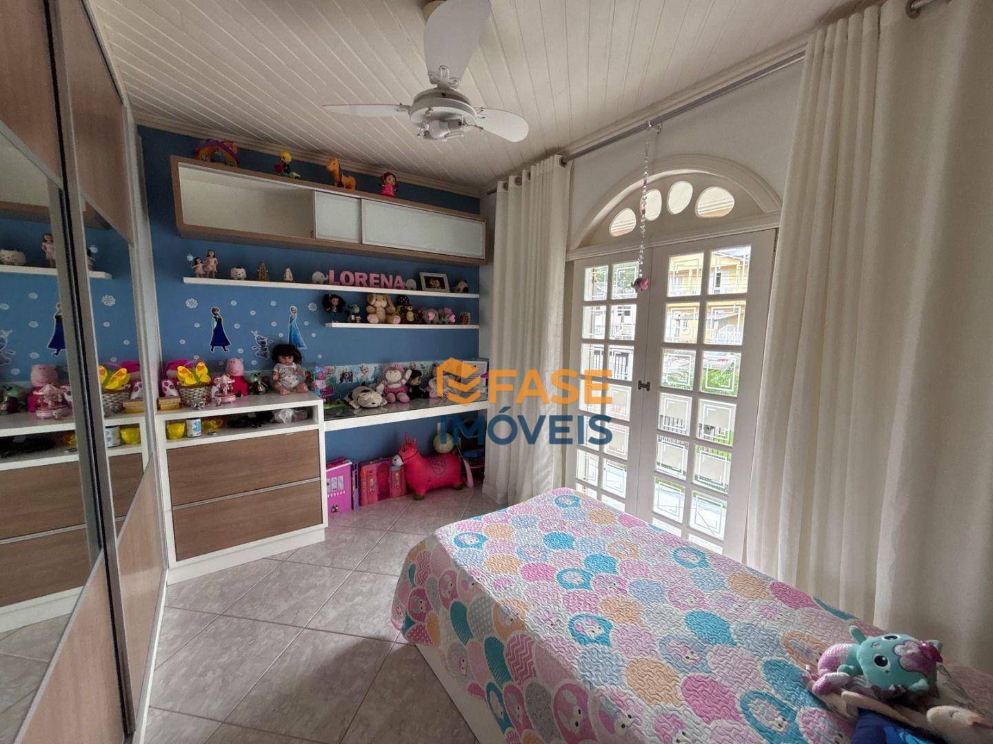 Casa à venda com 4 quartos, 213m² - Foto 16