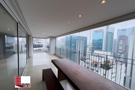 Apartamento à venda com 3 quartos, 223m² - Foto 2