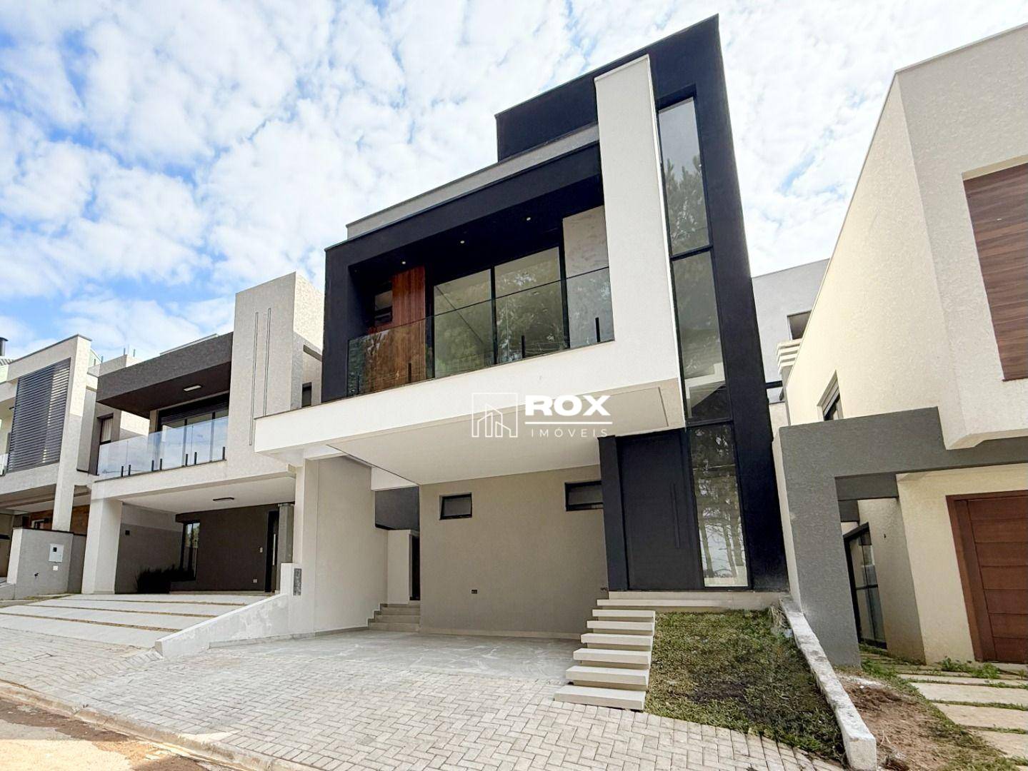 Casa de Condomínio à venda com 4 quartos, 190m² - Foto 1