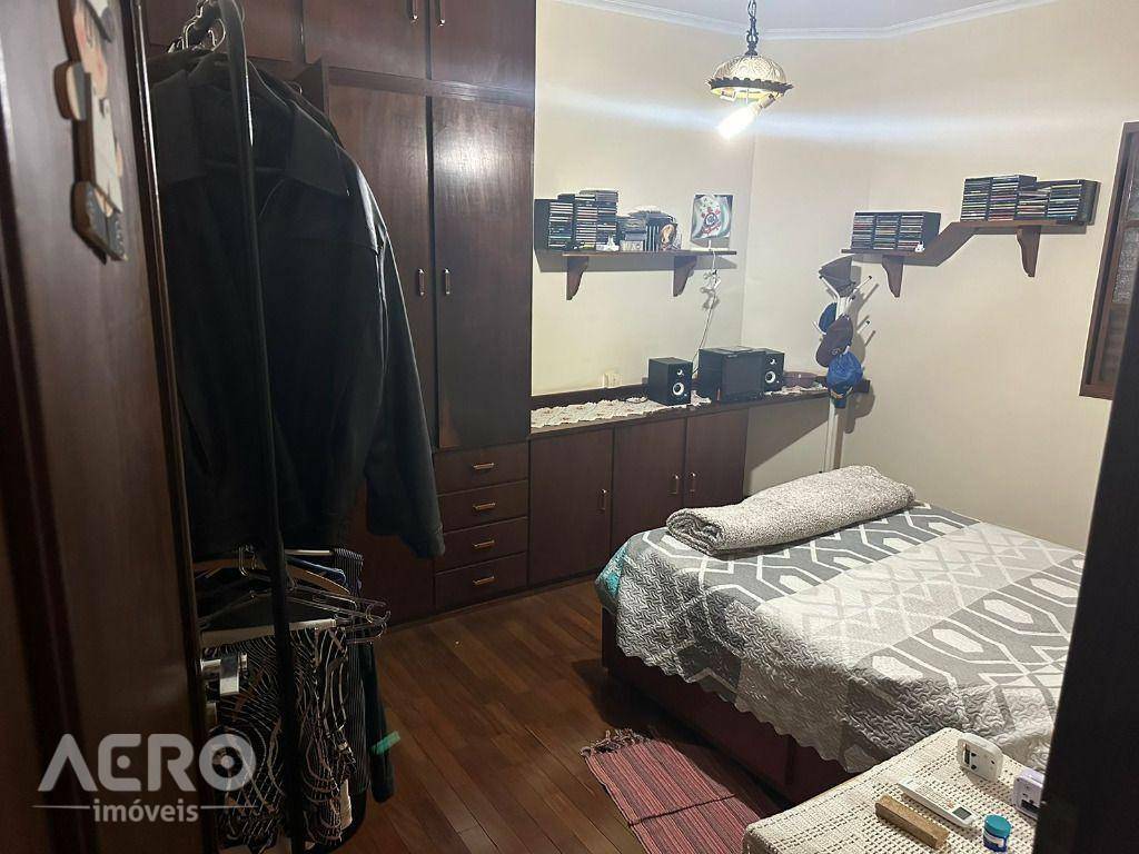 Casa à venda com 3 quartos, 305m² - Foto 8