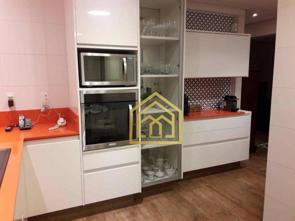 Apartamento à venda com 3 quartos, 244m² - Foto 2