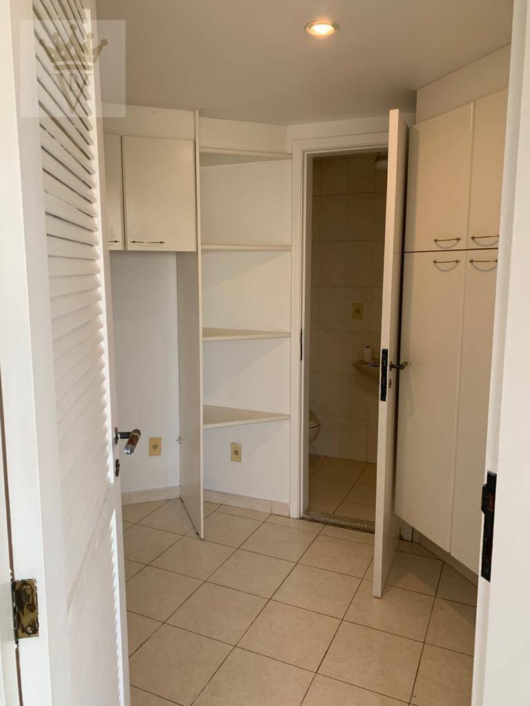 Apartamento para alugar com 3 quartos, 126m² - Foto 13