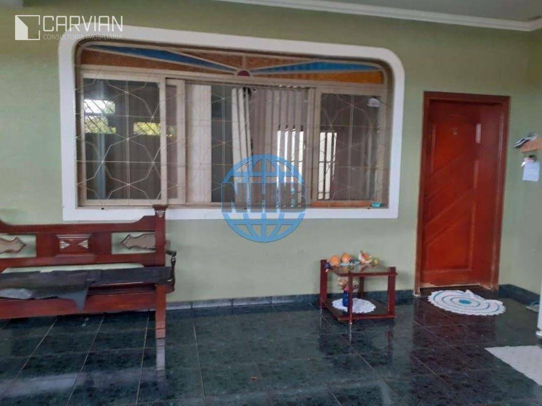 Casa à venda com 3 quartos, 178m² - Foto 1