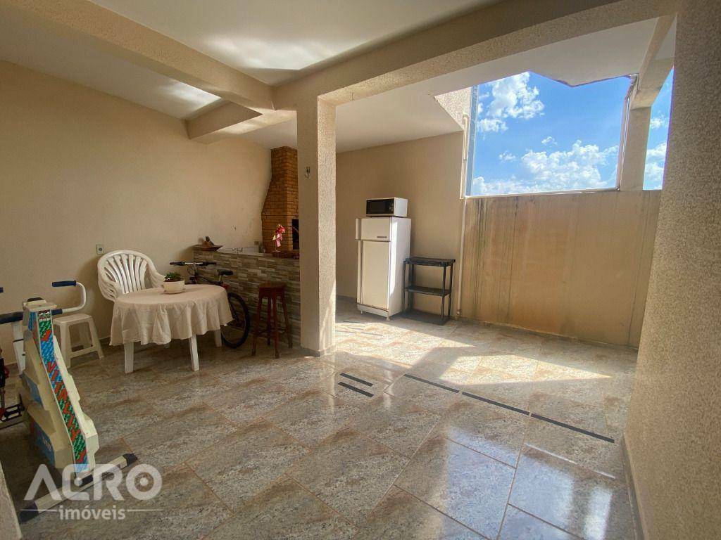 Casa à venda com 4 quartos, 250m² - Foto 35