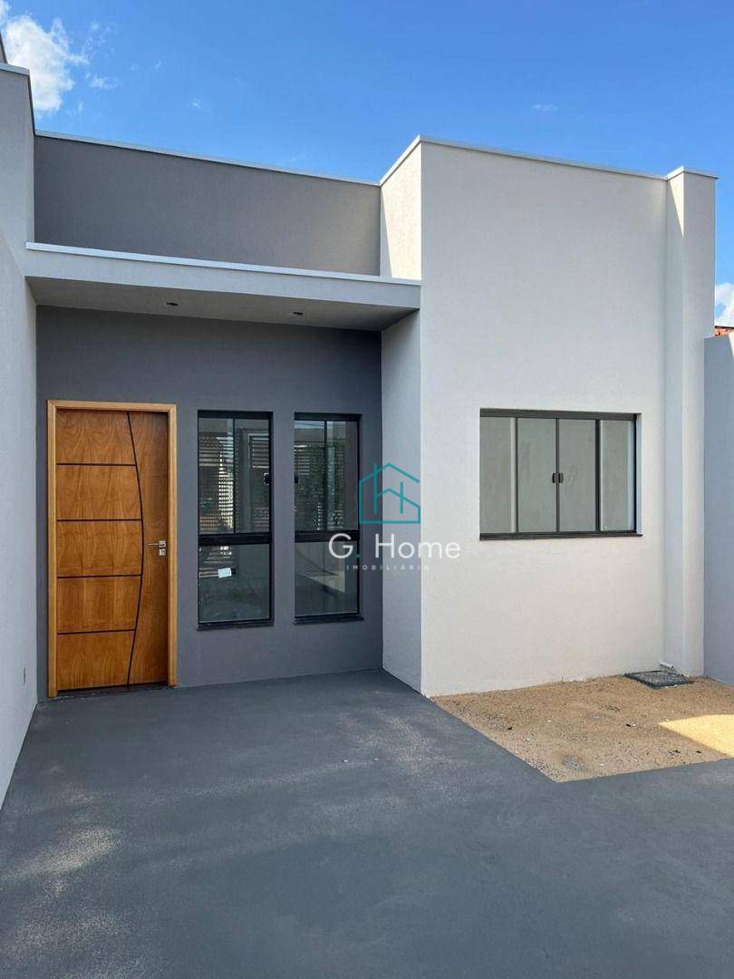 Casa à venda com 3 quartos, 74m² - Foto 1