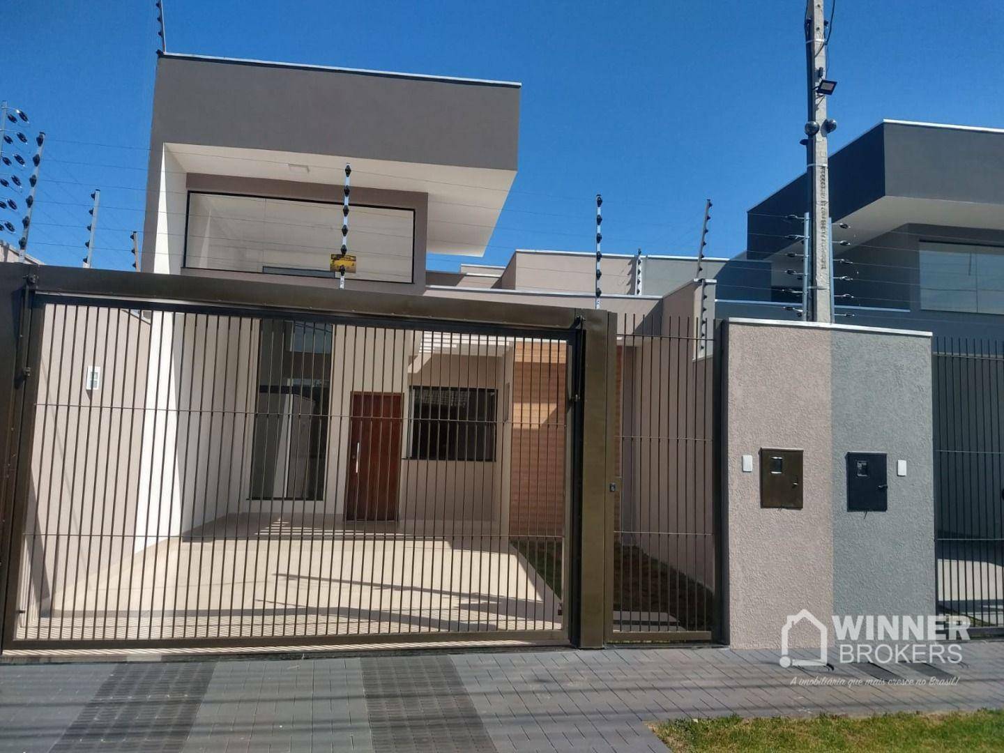 Casa à venda com 3 quartos, 105m² - Foto 1