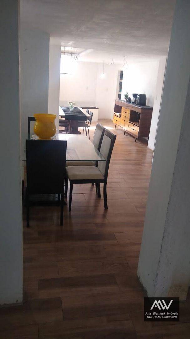 Casa à venda com 5 quartos, 168m² - Foto 3