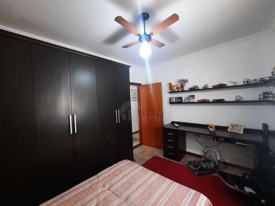 Casa à venda com 3 quartos, 229m² - Foto 11