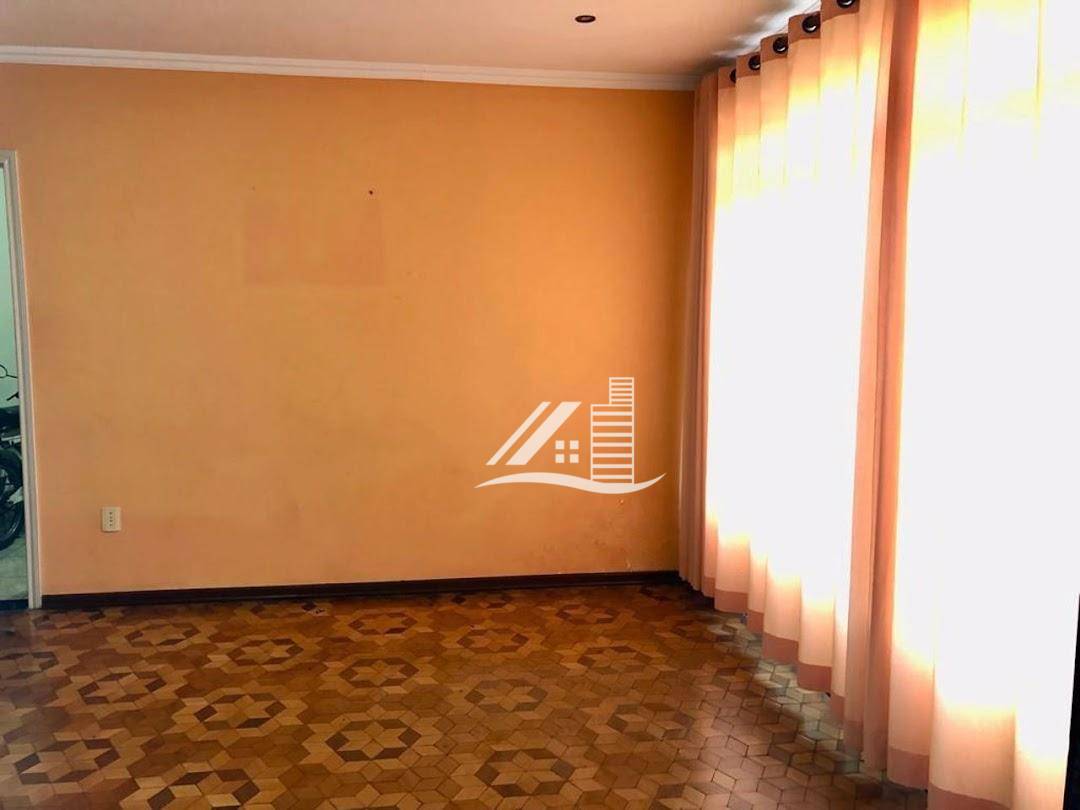 Casa à venda com 3 quartos, 180m² - Foto 2