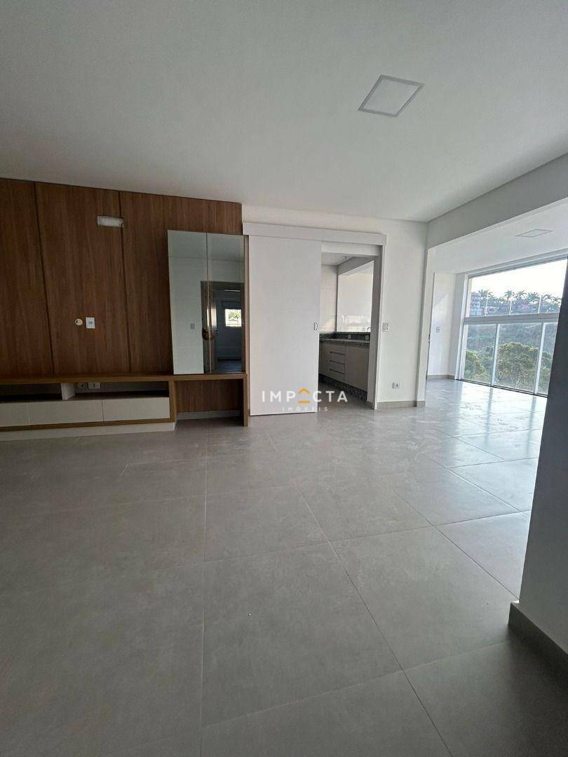 Apartamento à venda com 3 quartos, 125m² - Foto 3