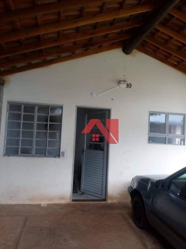 Casa à venda com 2 quartos, 80m² - Foto 2