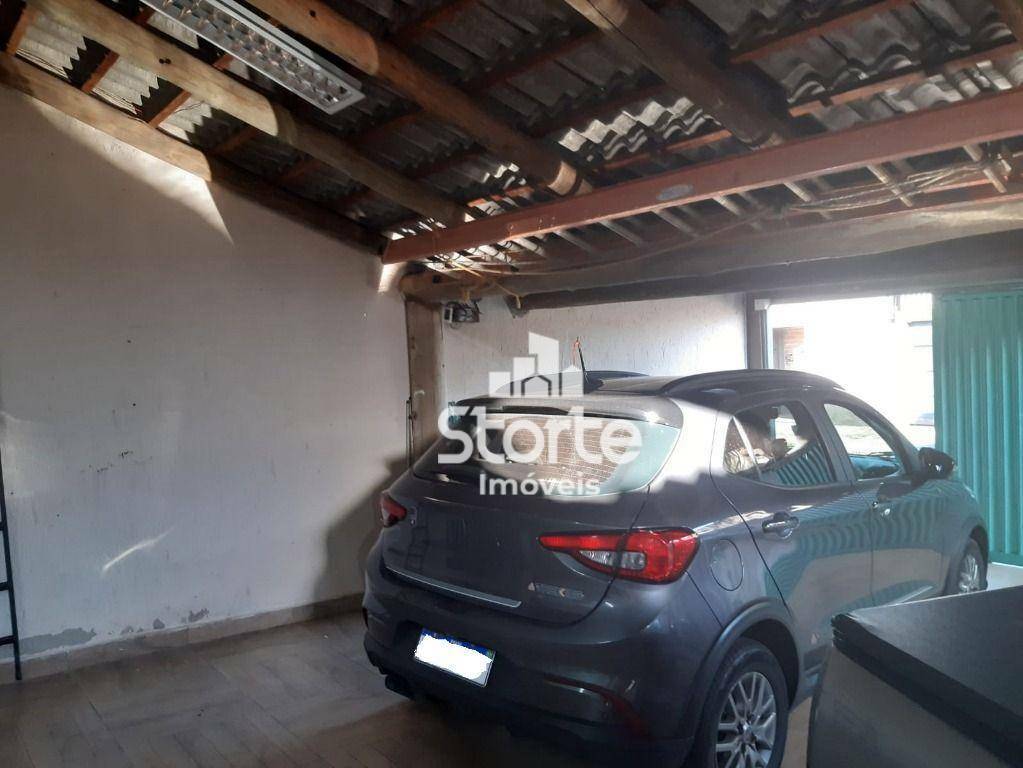 Casa à venda com 2 quartos, 100m² - Foto 2