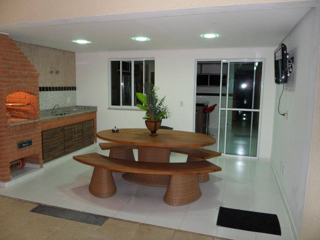 Sobrado à venda com 3 quartos, 350m² - Foto 1