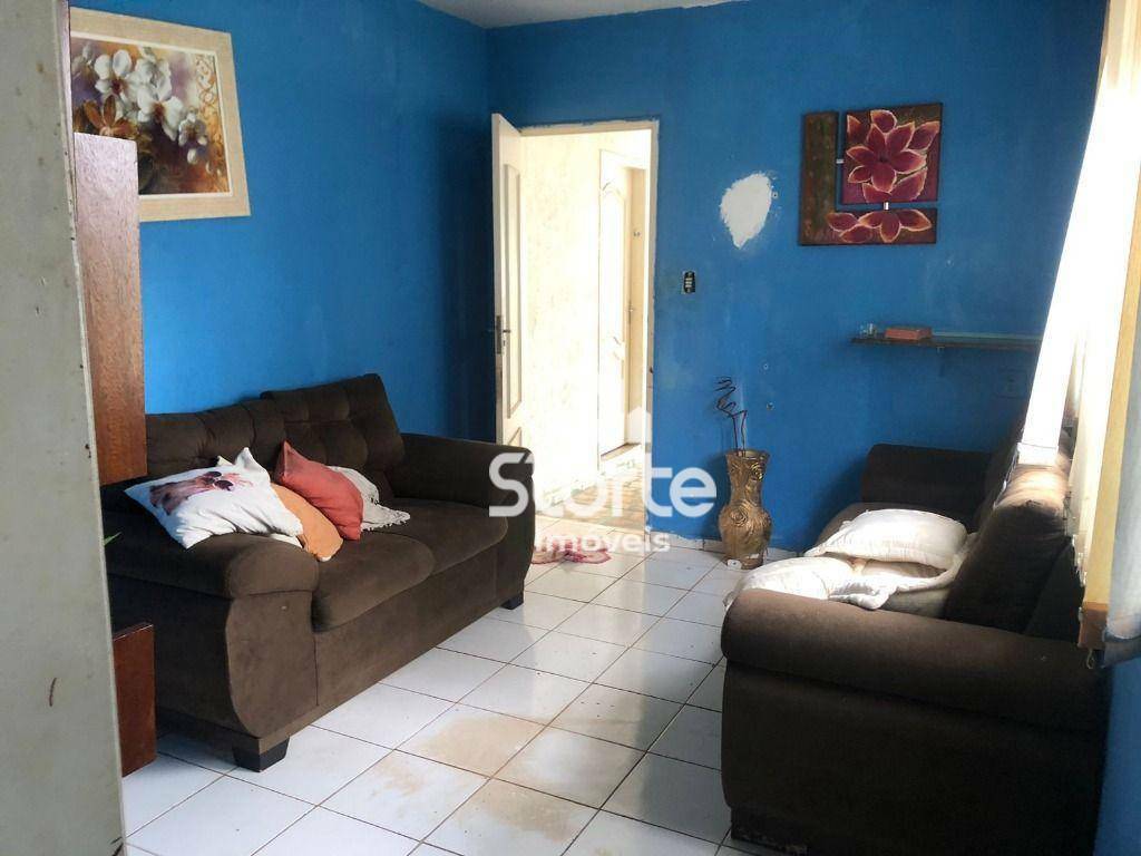 Casa à venda com 3 quartos, 200m² - Foto 2