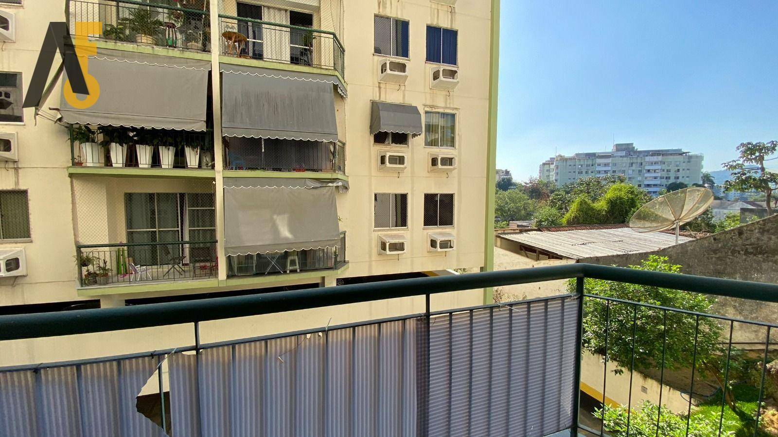 Apartamento à venda com 3 quartos, 75m² - Foto 4