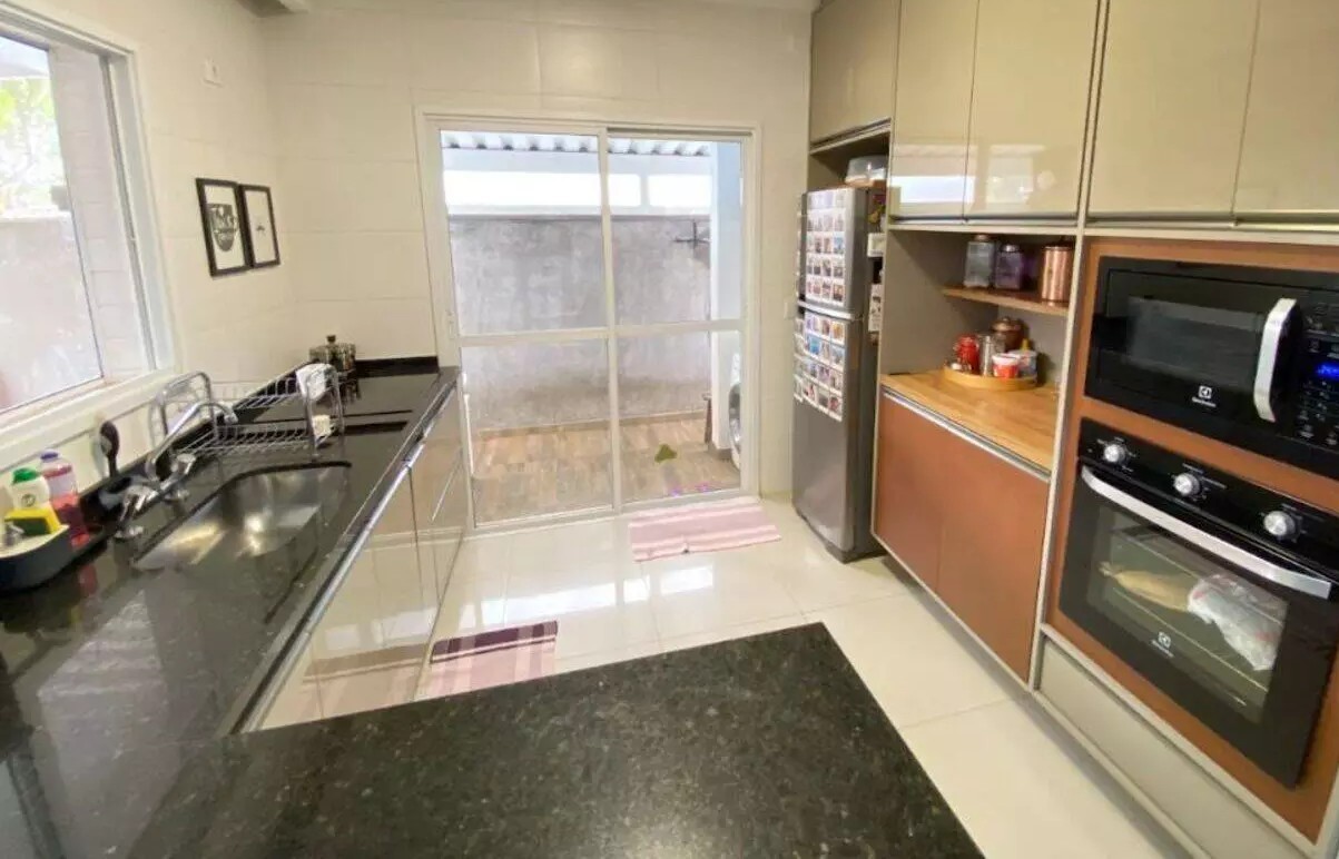 Casa de Condomínio à venda com 3 quartos, 218m² - Foto 7