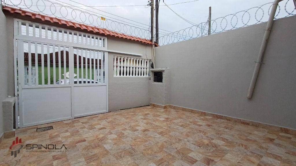 Casa à venda com 2 quartos, 70m² - Foto 2