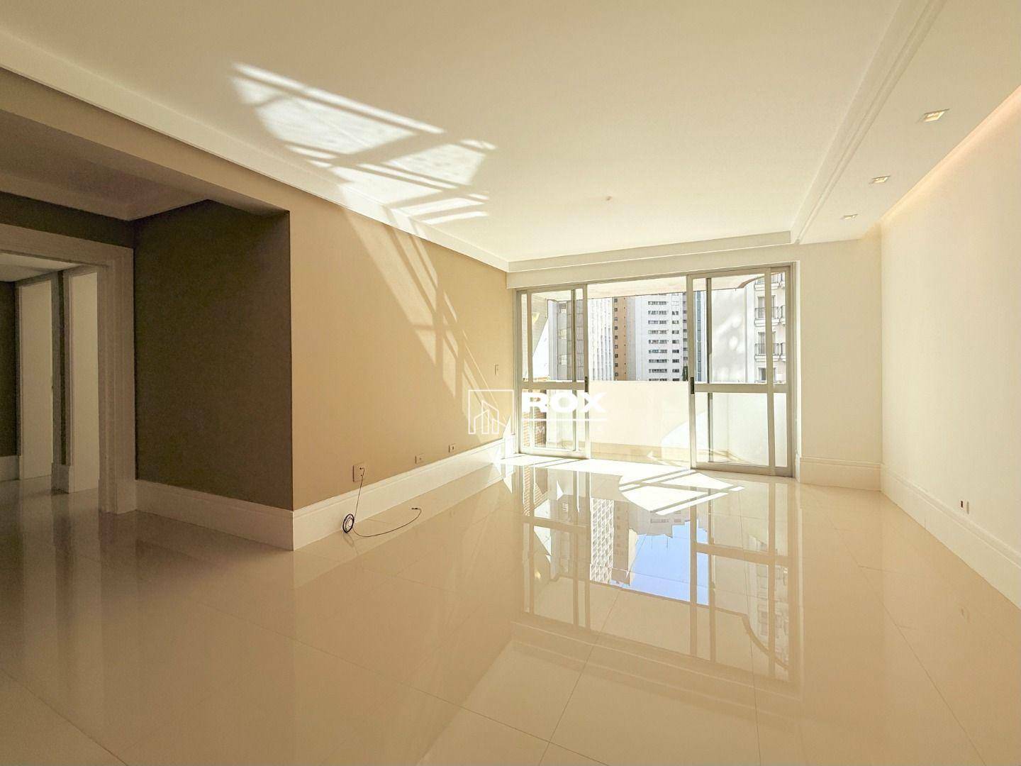 Apartamento para alugar com 3 quartos, 217m² - Foto 5
