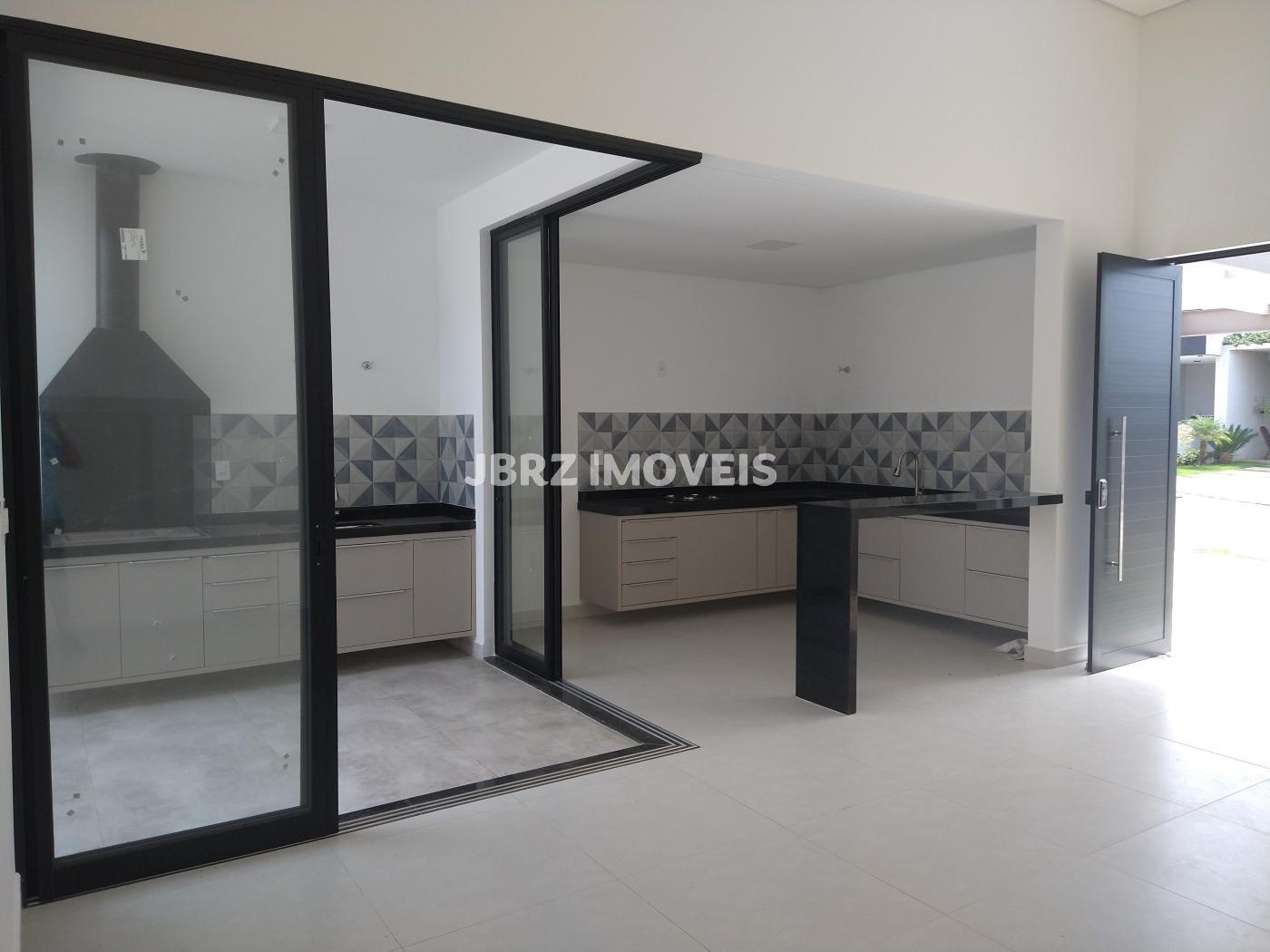 Casa para alugar com 3 quartos, 213m² - Foto 1