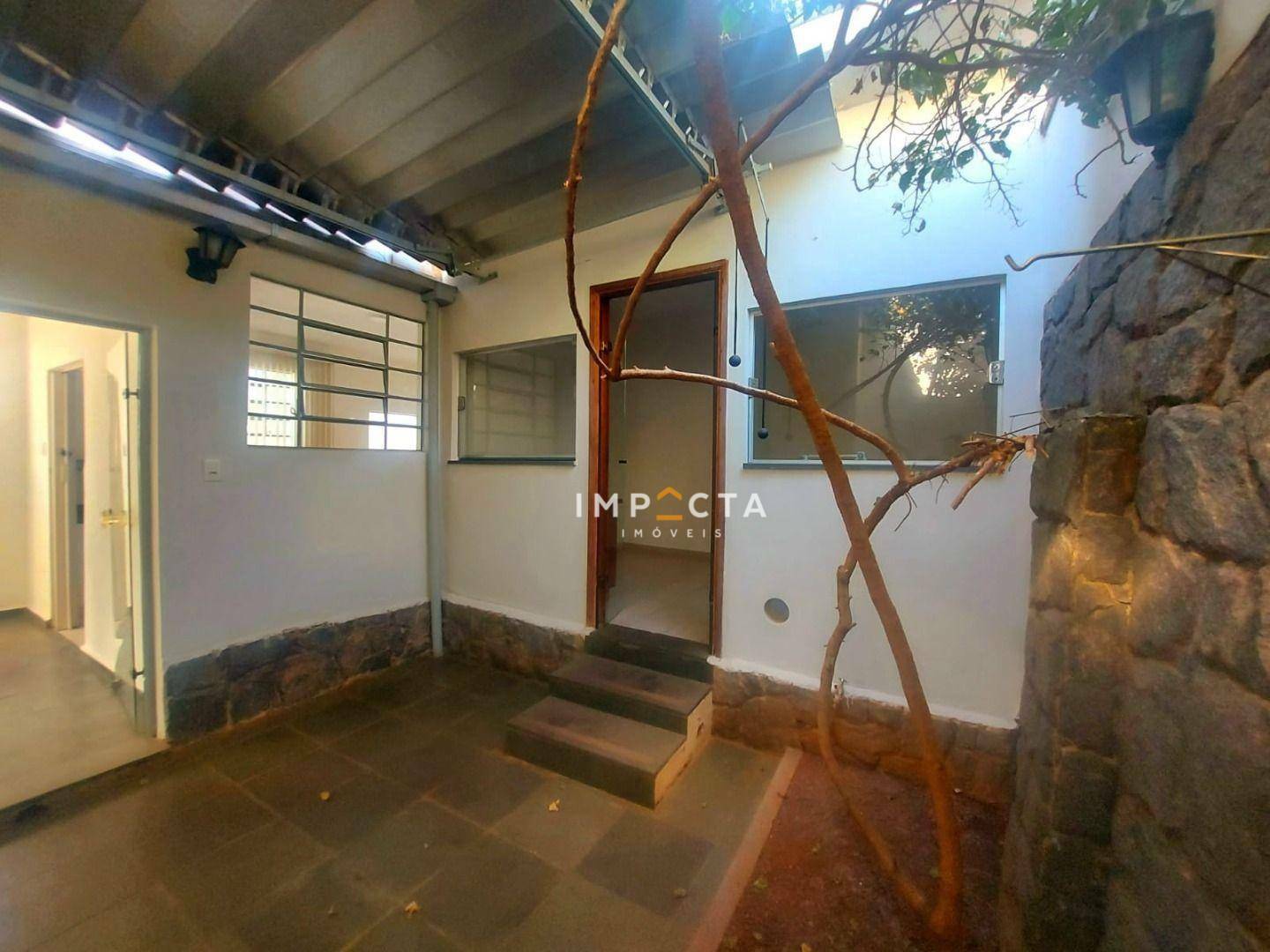 Casa à venda com 5 quartos, 192m² - Foto 1