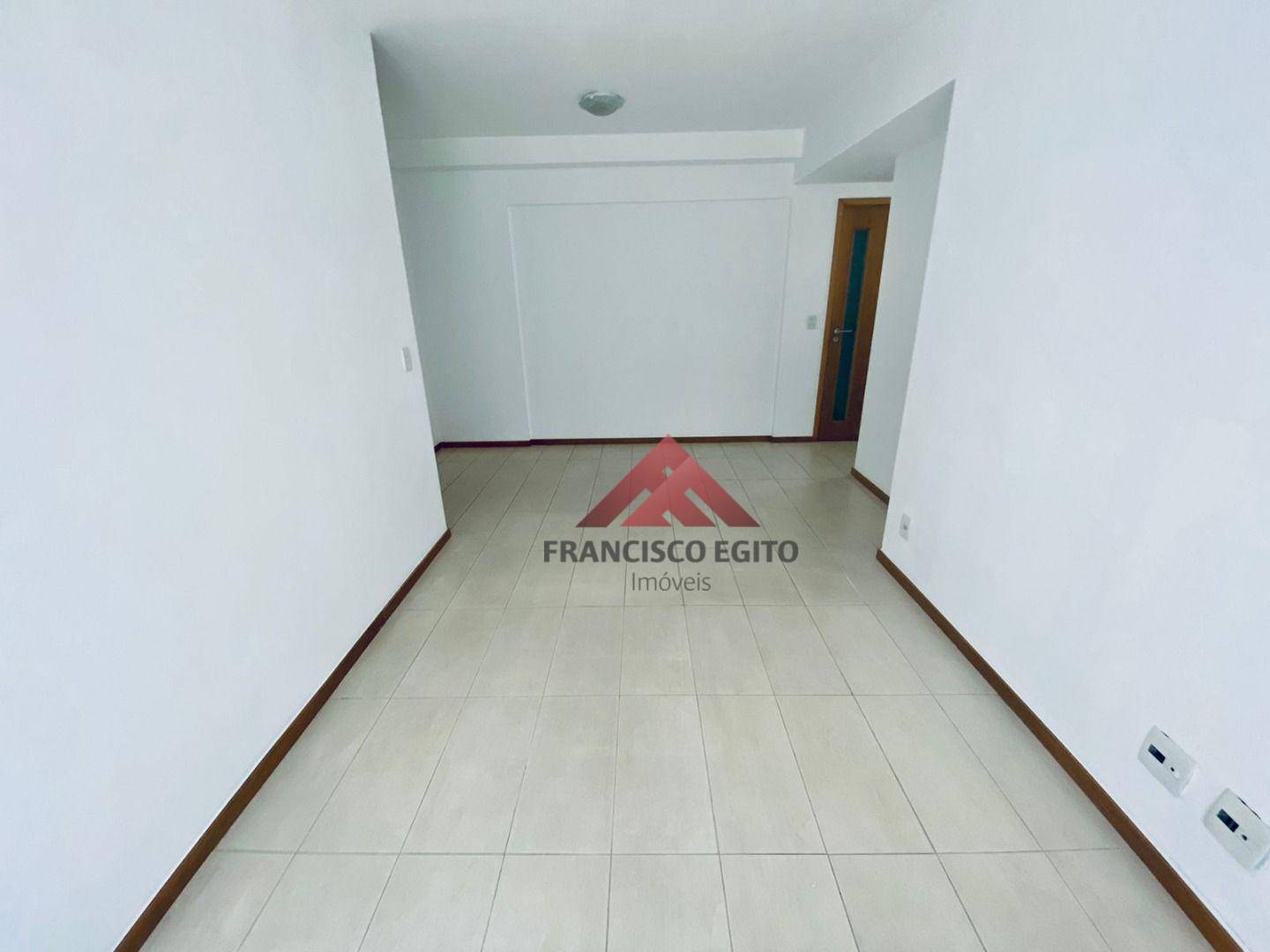 Apartamento à venda com 2 quartos, 70m² - Foto 4