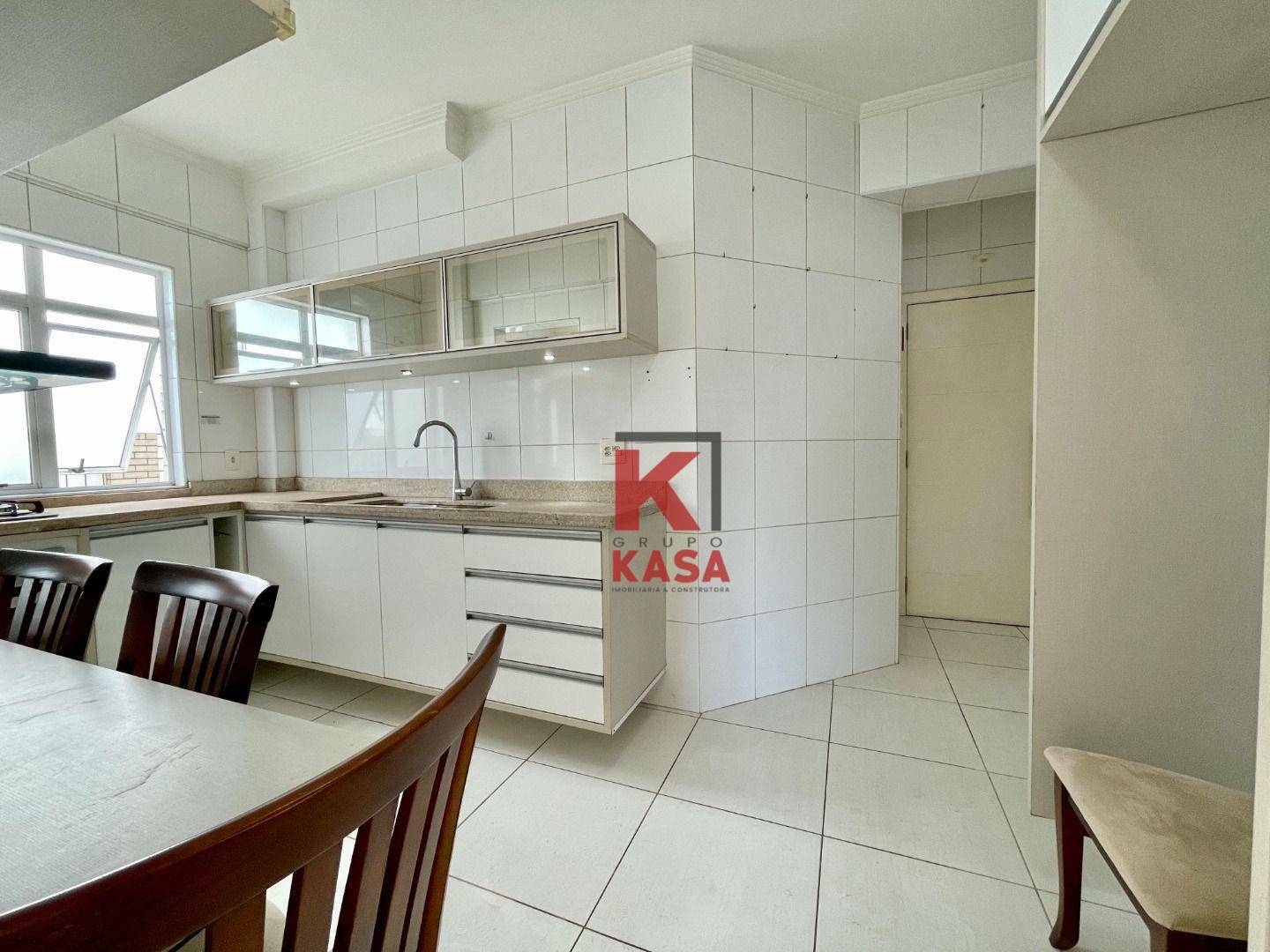 Apartamento à venda com 3 quartos, 180m² - Foto 5