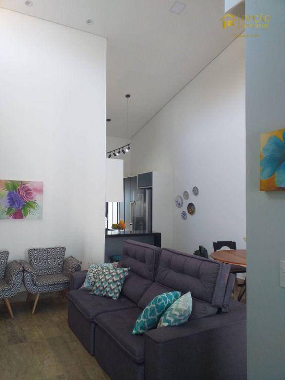 Casa à venda com 3 quartos, 103m² - Foto 1