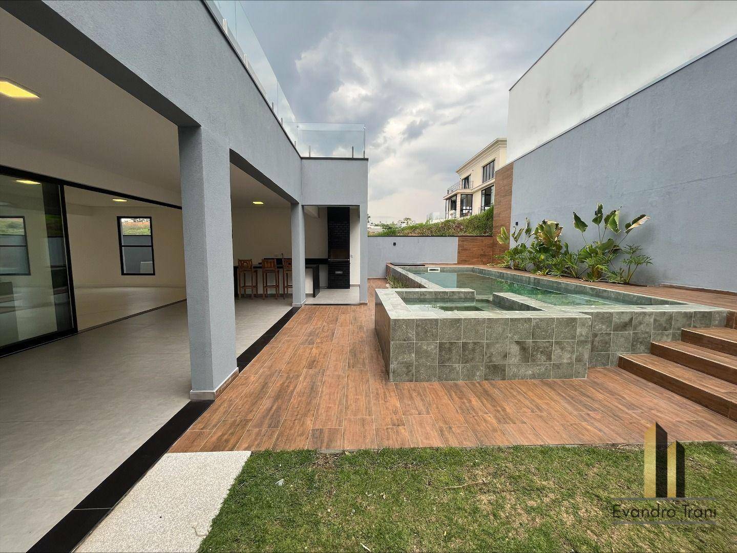 Casa de Condomínio à venda com 5 quartos, 321m² - Foto 4