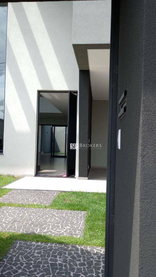 Casa à venda com 3 quartos, 233m² - Foto 2