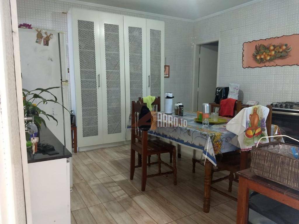 Casa à venda com 3 quartos, 180m² - Foto 1