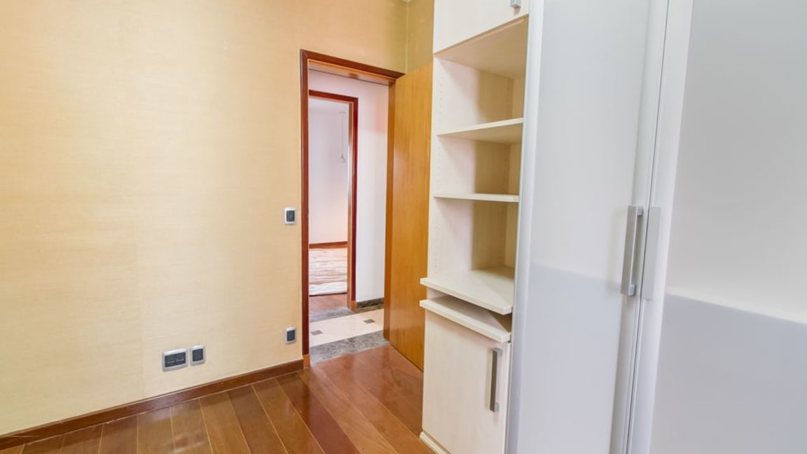 Apartamento à venda com 3 quartos, 107m² - Foto 2