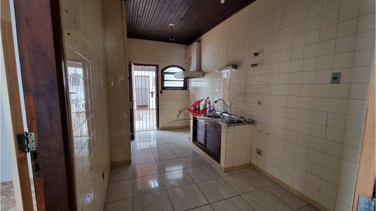 Casa à venda com 5 quartos, 131m² - Foto 8