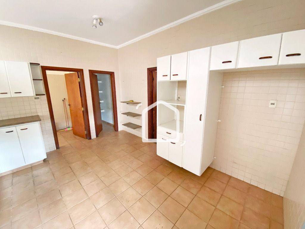 Casa à venda com 3 quartos, 258m² - Foto 11