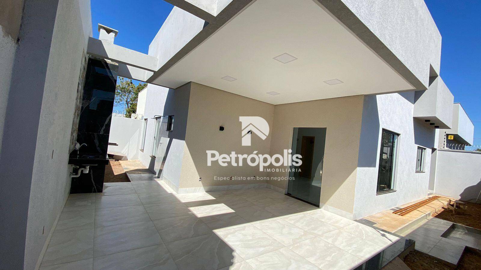 Casa à venda com 3 quartos, 102m² - Foto 1