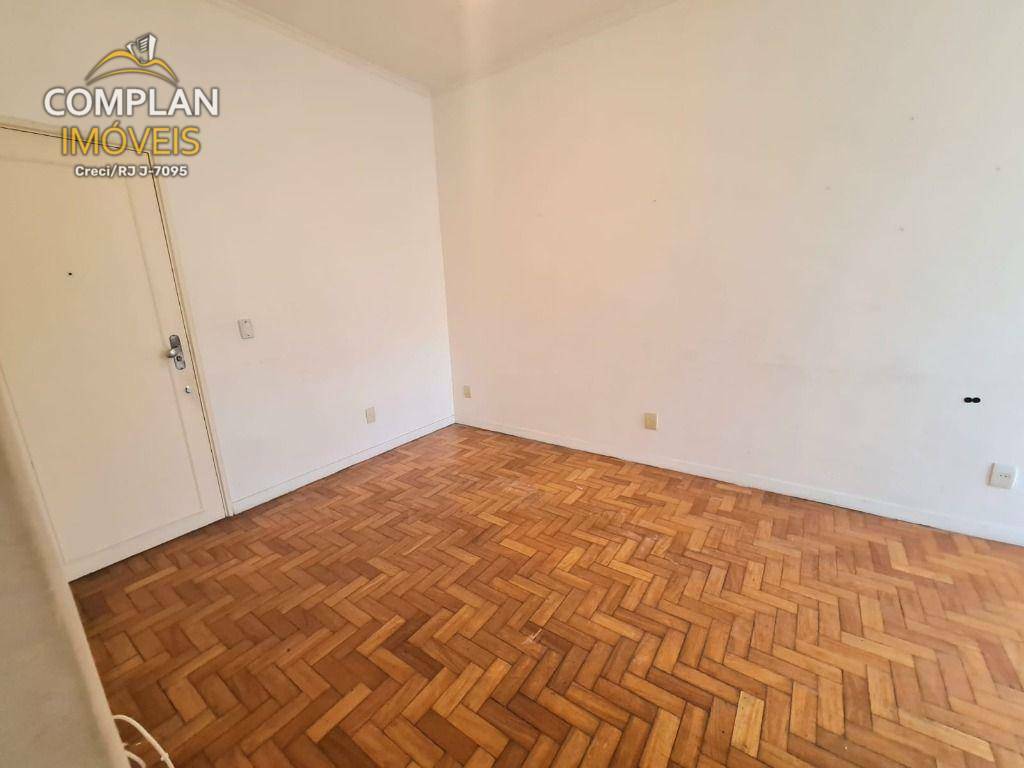 Apartamento à venda com 1 quarto, 50m² - Foto 2