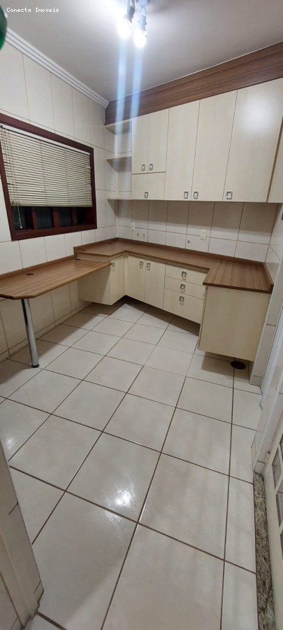 Casa à venda com 3 quartos, 202m² - Foto 9