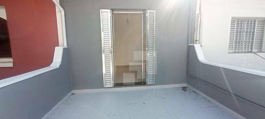 Casa à venda e aluguel com 2 quartos, 120m² - Foto 11