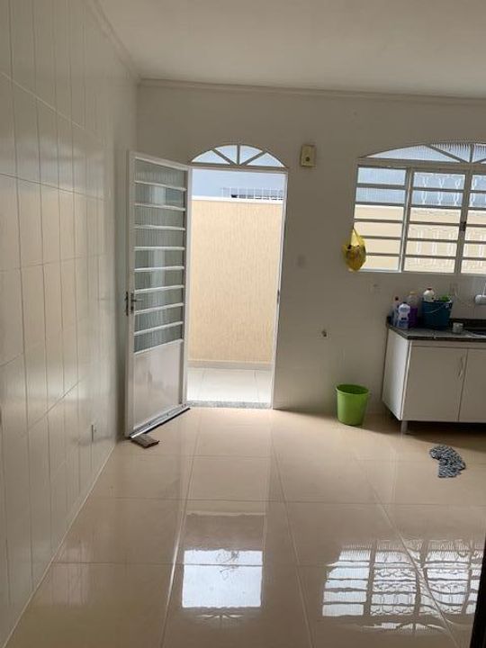 Casa à venda com 3 quartos, 210m² - Foto 7