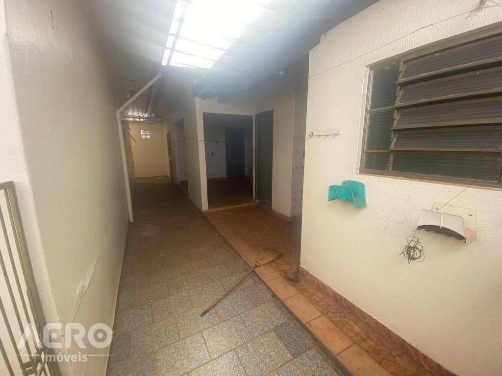 Casa para alugar com 3 quartos, 280m² - Foto 17