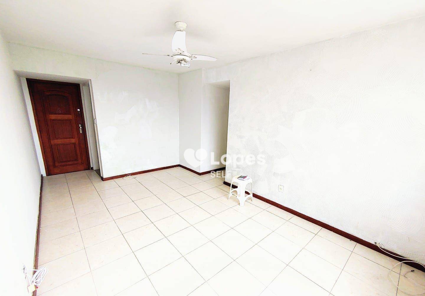 Apartamento à venda com 3 quartos, 79m² - Foto 2