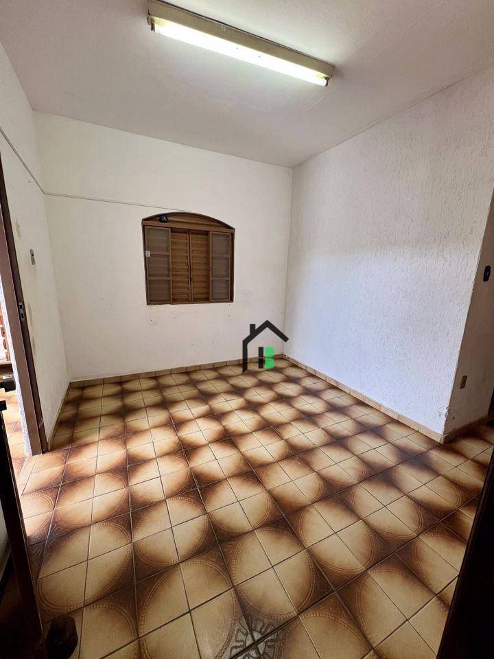 Casa, 3 quartos, 197 m² - Foto 2